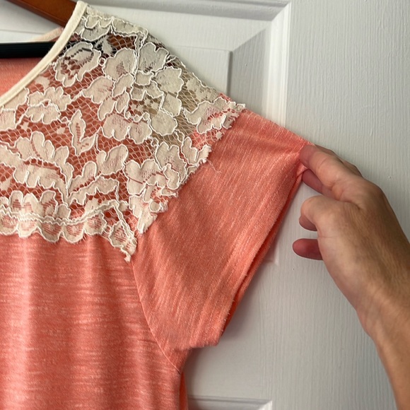 Cute Coral Flowy Tee with Lace - Picture 8 of 8